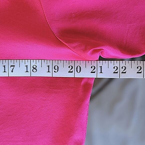 Vtg 80s fushia silk half sleeve button-down blouse - Picture 9 of 13